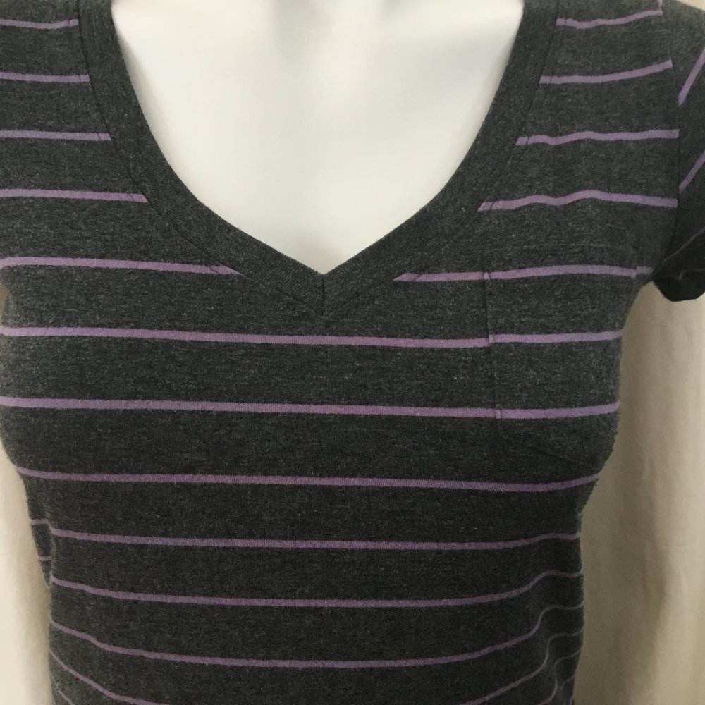 Zine V Neck T Shirt Size S - Picture 2 of 5